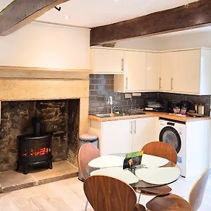 Two-Bedroom Cottage - Sandstone Garden Patio - Free Parking - Pets Welcome , Keighley United Kingdom